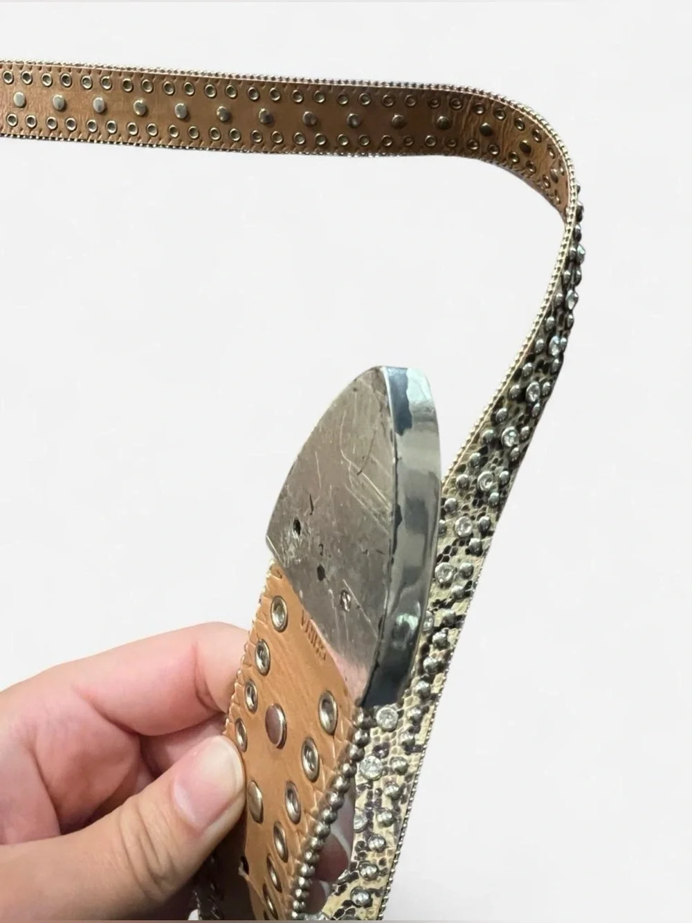 Nocona Women’s Western style rinestone studded genuine leather belt.